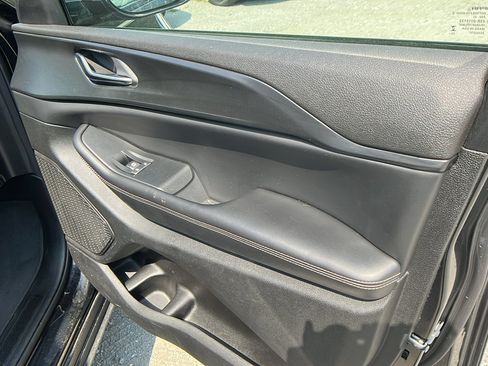 Used 2024 Jeep Grand Cherokee L Laredo image 18