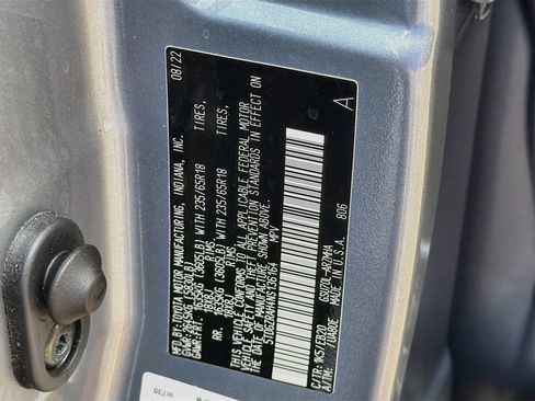 Used 2022 Toyota Highlander XLE FWD image 38