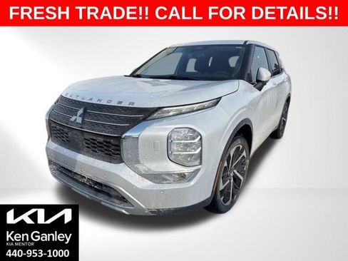 Used 2022 Mitsubishi Outlander SE image 1