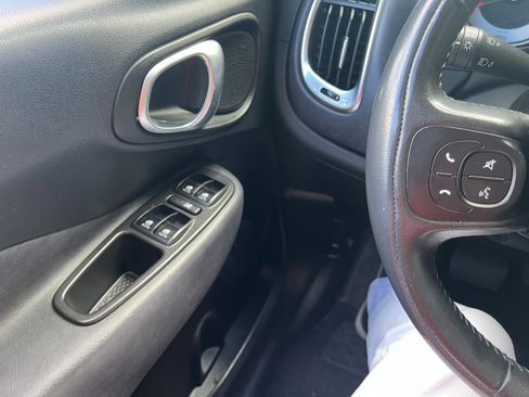 Used 2014 FIAT 500L Lounge w/ Mutually Exclusive Package image 18