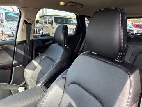 Used 2020 Ford Escape Titanium AWD/4WD image 9