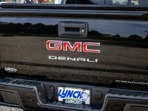 Used 2022 GMC Canyon Denali w/ Denali Black Edition Package AWD/4WD image 12