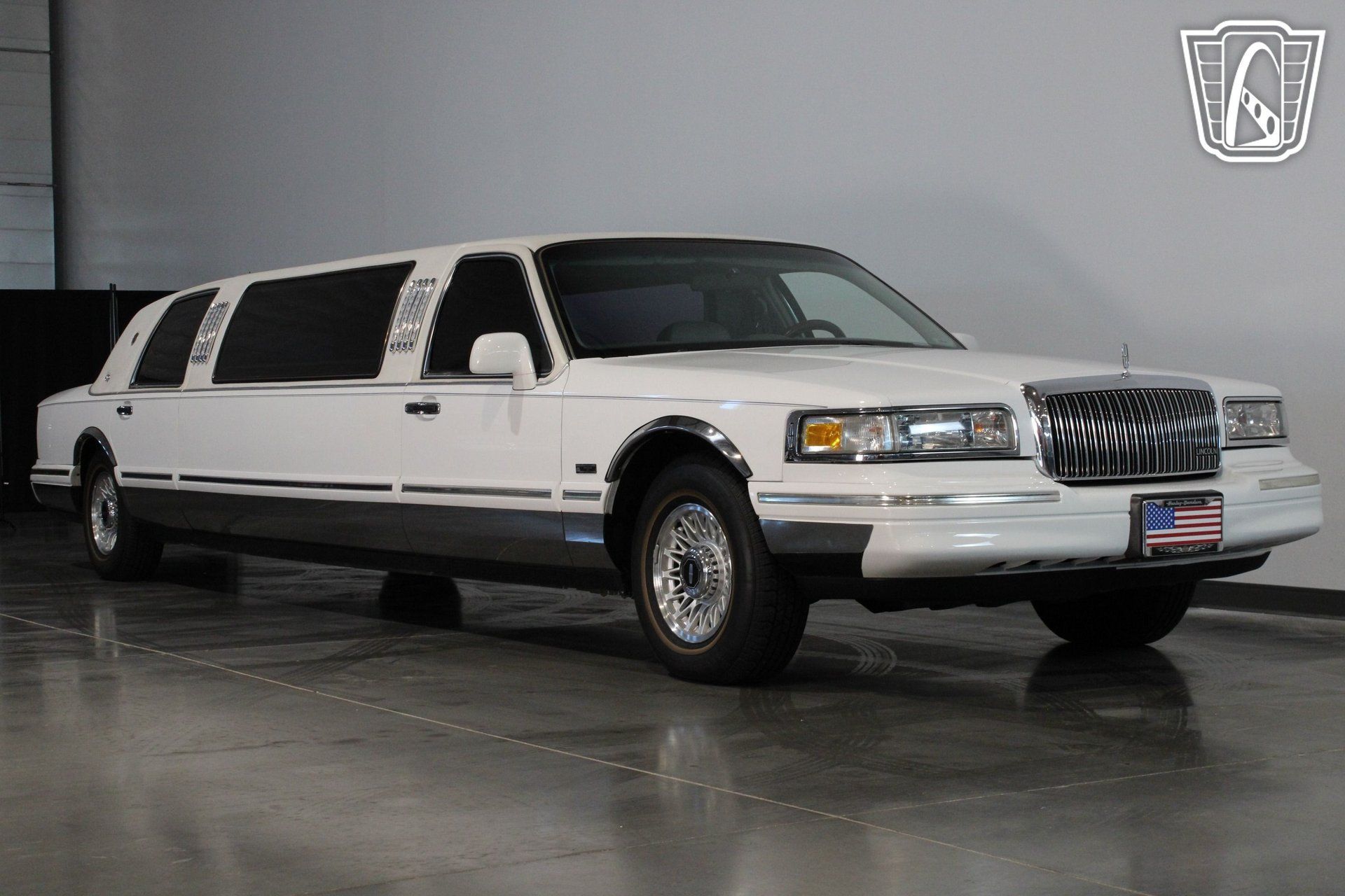 Used 1996 Lincoln Town Car Executive RWD image 19