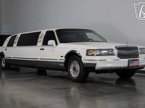 Used 1996 Lincoln Town Car Executive image 35