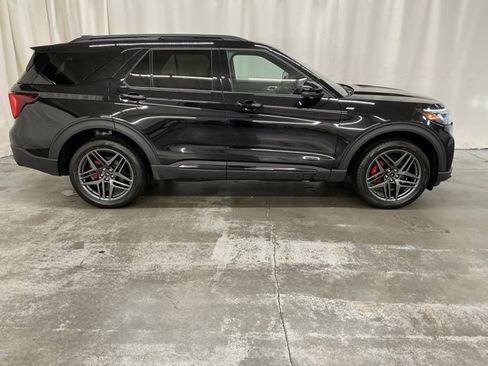 Used 2025 Ford Explorer ST-Line w/ Premium Package image 2