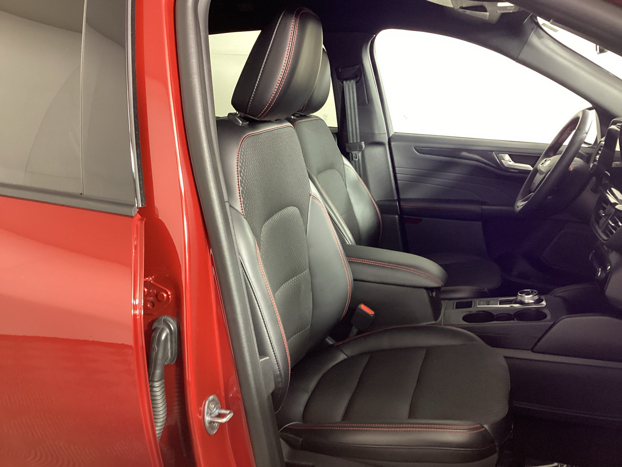 Used 2023 Ford Escape ST-Line Select w/ Tech Pack #1 AWD/4WD image 8