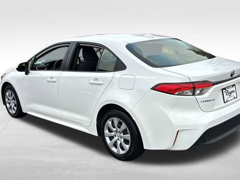 Used 2024 Toyota Corolla LE image 4