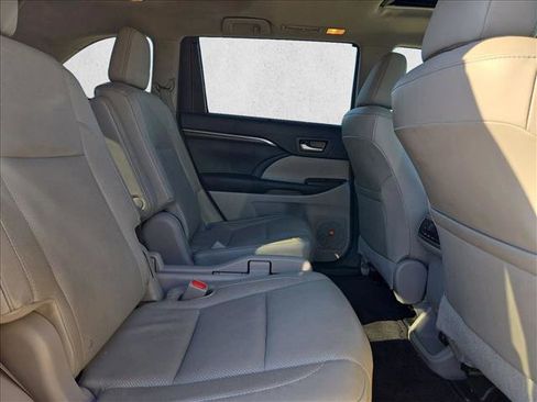 Used 2015 Toyota Highlander Limited image 20