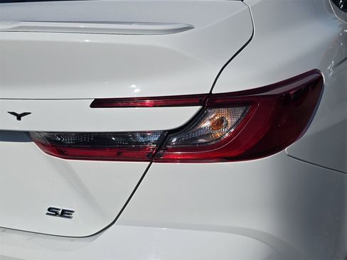 Used 2025 Toyota Camry SE w/ Convenience Package image 6