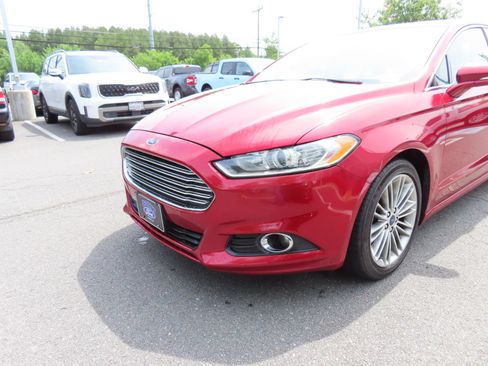 Used 2014 Ford Fusion SE w/ Equipment Group 202A FWD image 9