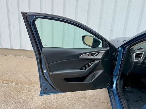Used 2018 MAZDA MAZDA3 Sport FWD image 14