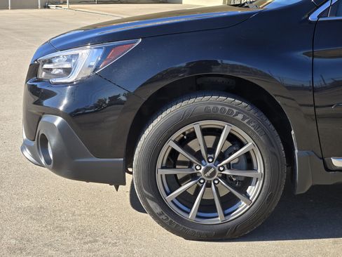Used 2018 Subaru Outback 3.6R Touring image 15