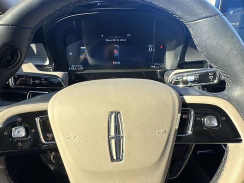Used 2025 Lincoln Corsair FWD image 24