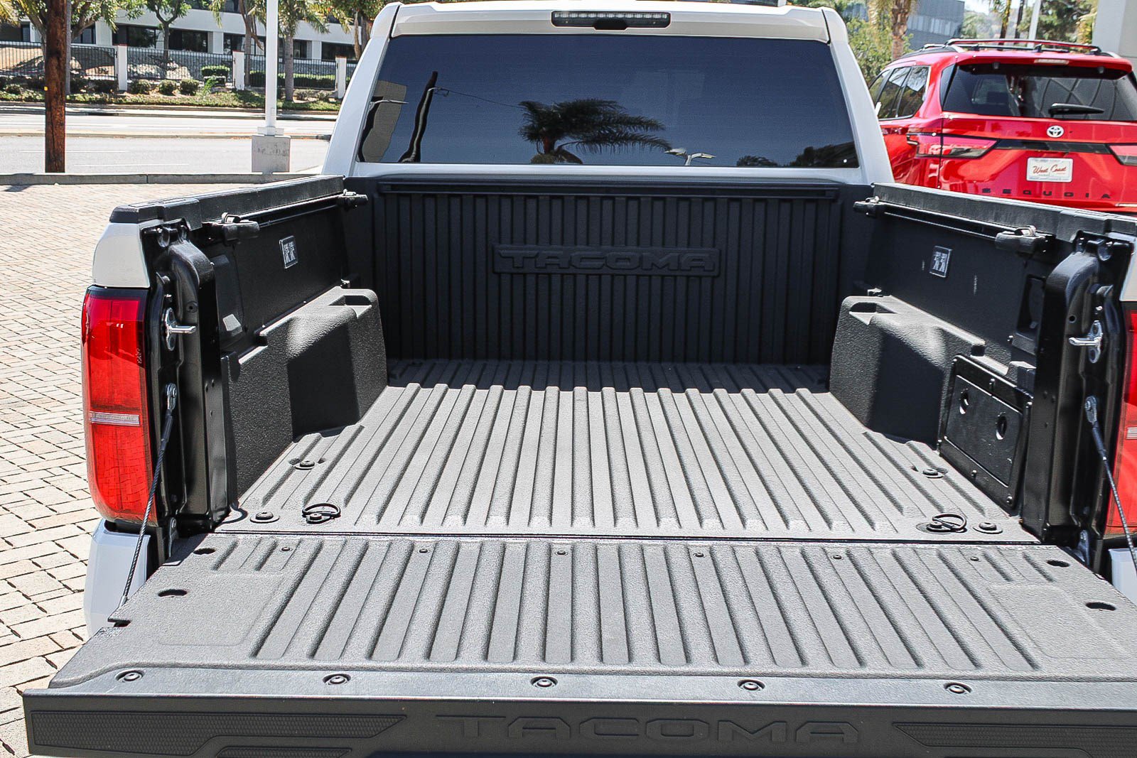 Used 2025 Toyota Tacoma TRD Sport AWD/4WD image 27