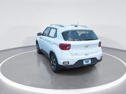 Used 2025 Hyundai Venue SEL FWD image 6