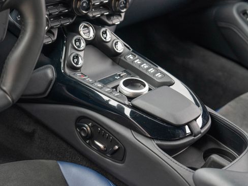 Used 2022 Aston Martin V8 Vantage Coupe image 10