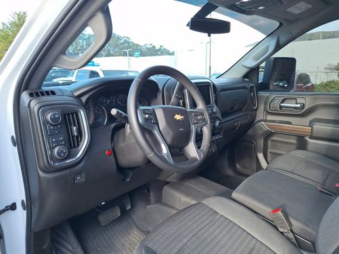 Used 2023 Chevrolet Silverado 2500 LT w/ Convenience Package image 7
