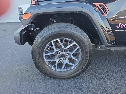 Used 2024 Jeep Wrangler Unlimited Sahara w/ Technology Group AWD/4WD image 7