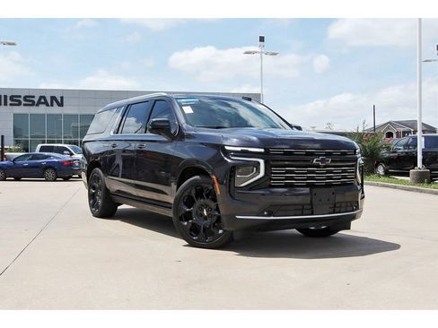 Used 2025 Chevrolet Suburban High Country AWD/4WD image 1