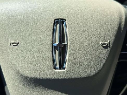 Used 2022 Lincoln Corsair AWD w/ Premium Package image 25