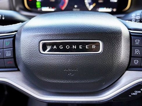 Certified 2025 Jeep Wagoneer Series II image 35