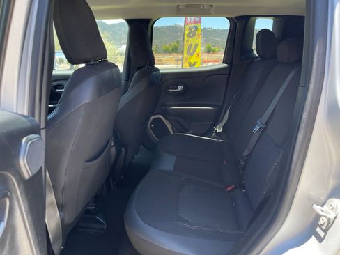 Used 2016 Jeep Renegade 75th Anniversary FWD image 19
