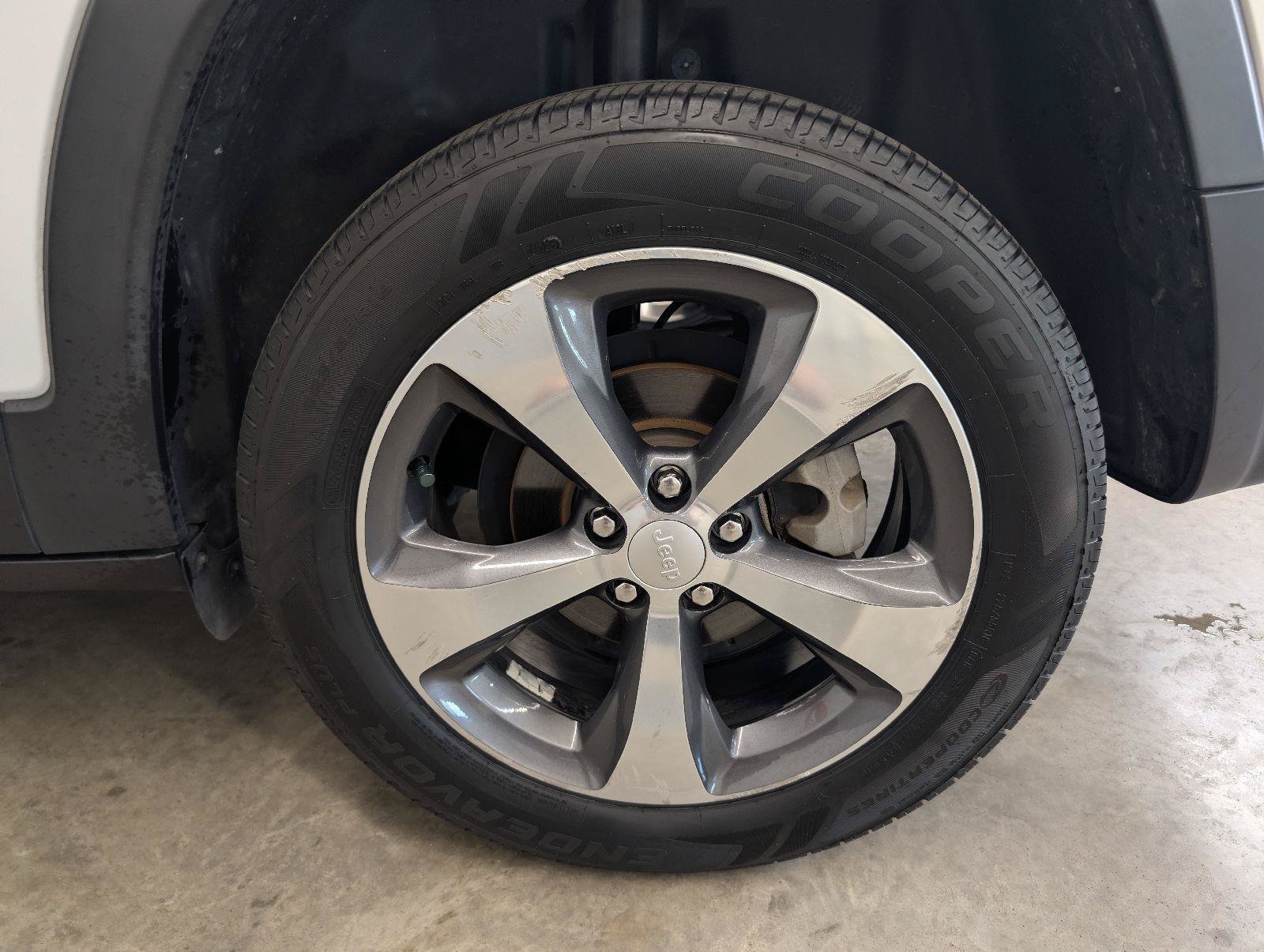 Used 2019 Jeep Cherokee Limited FWD image 49