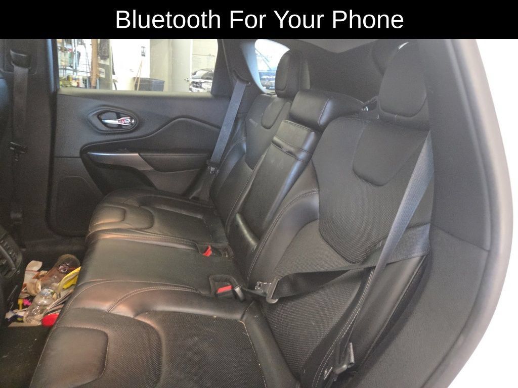 Used 2019 Jeep Cherokee Limited AWD/4WD image 6