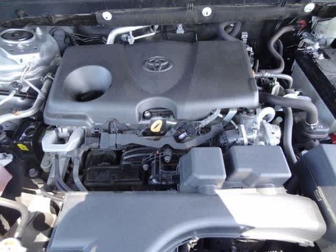 Used 2023 Toyota RAV4 LE AWD/4WD image 30
