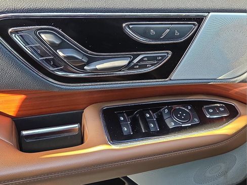 Certified 2024 Lincoln Navigator L Reserve image 14