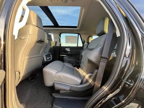 New 2025 Ford Expedition Active image 10