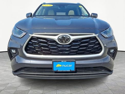 Used 2021 Toyota Highlander XLE image 2