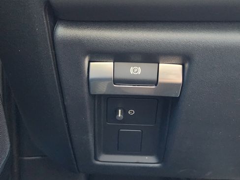 New 2025 Land Rover Defender 110 V8 image 21