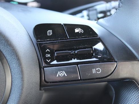 Used 2025 Hyundai Elantra SEL image 28