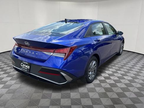 Used 2024 Hyundai Elantra SEL FWD image 7