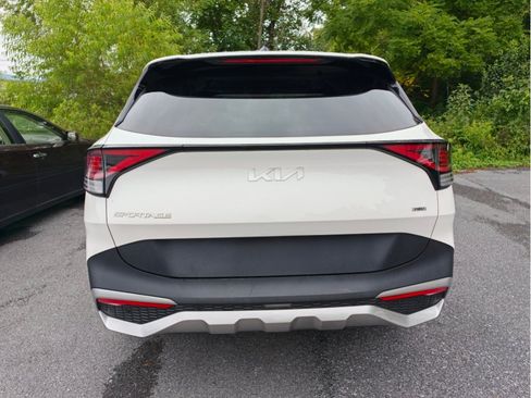 Used 2023 Kia Sportage LX FWD image 3