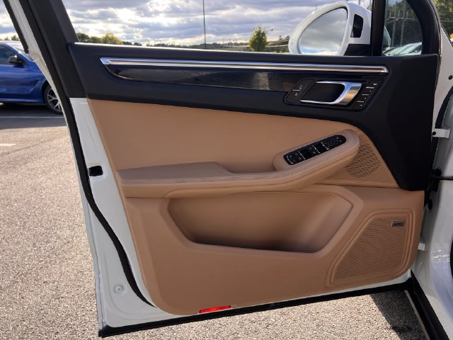 Used 2019 Porsche Macan AWD/4WD image 10