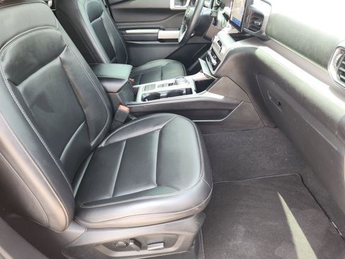 Used 2023 Ford Explorer XLT w/ Equipment Group 202A RWD image 17