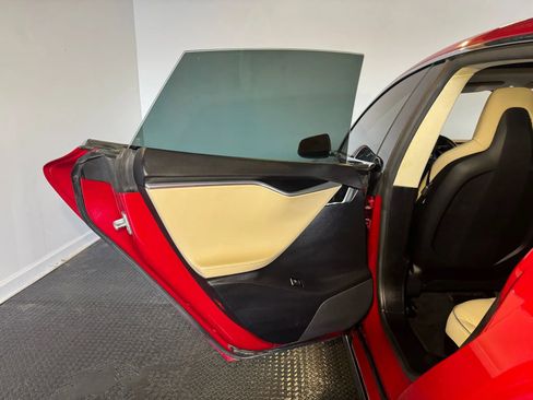 Used 2013 Tesla Model S Performance RWD image 25