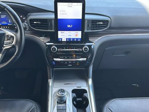 Certified 2023 Ford Explorer Limited w/ Limited Technology Package RWD image 9