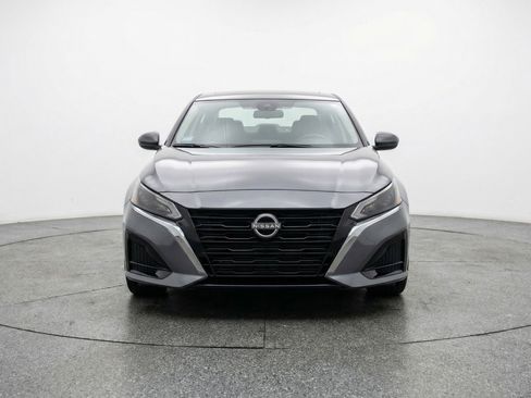 Used 2025 Nissan Altima 2.5 SV FWD image 2