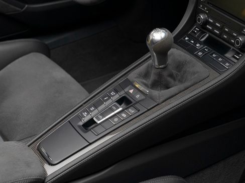 Used 2020 Porsche 718 Boxster Spyder RWD image 37