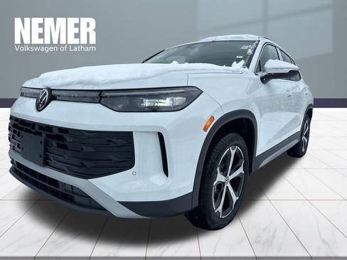 New 2026 Volkswagen Tiguan SE image 1