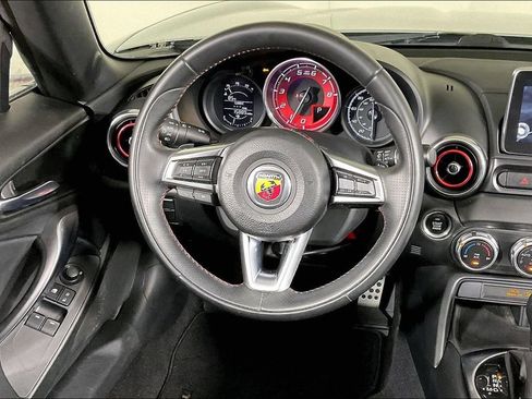 Used 2019 FIAT 124 Spider Abarth RWD image 4