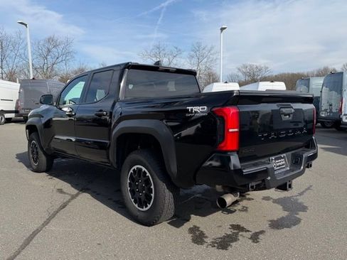 Used 2024 Toyota Tacoma TRD Off-Road image 5