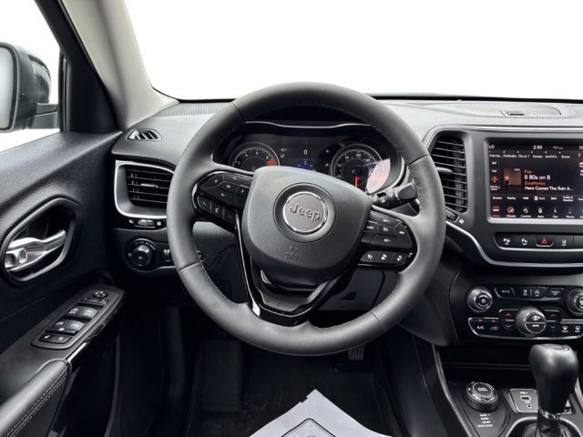 Used 2023 Jeep Cherokee Altitude Lux w/ Mopar Interior Package AWD/4WD image 18