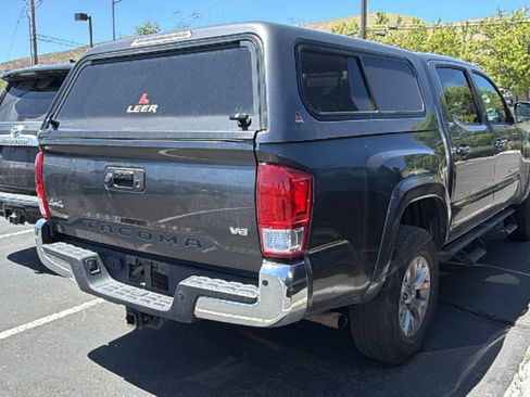 Used 2016 Toyota Tacoma SR5 w/ SR5 Appearance Package (DN) AWD/4WD image 2