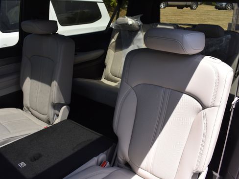 New 2026 Jeep Grand Wagoneer L Limited AWD/4WD image 37