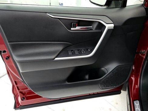 Used 2025 Toyota RAV4 XLE image 22