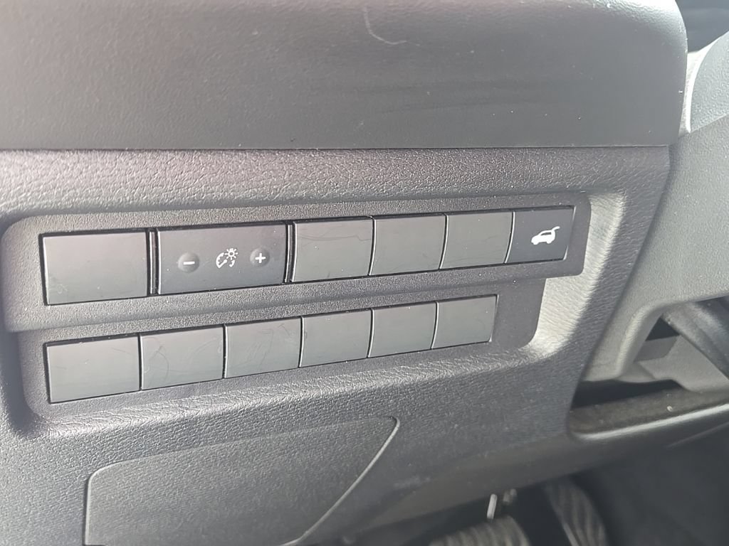 Used 2025 Mitsubishi Outlander SE FWD image 14